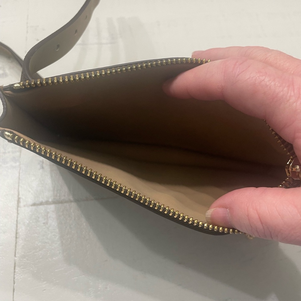 Micheal Kors belt bag - Picture 5 of 8